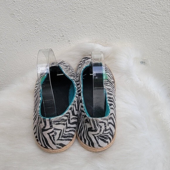 SANUK beige black zebra print espadrille slipon flats 8 M - Picture 3 of 6